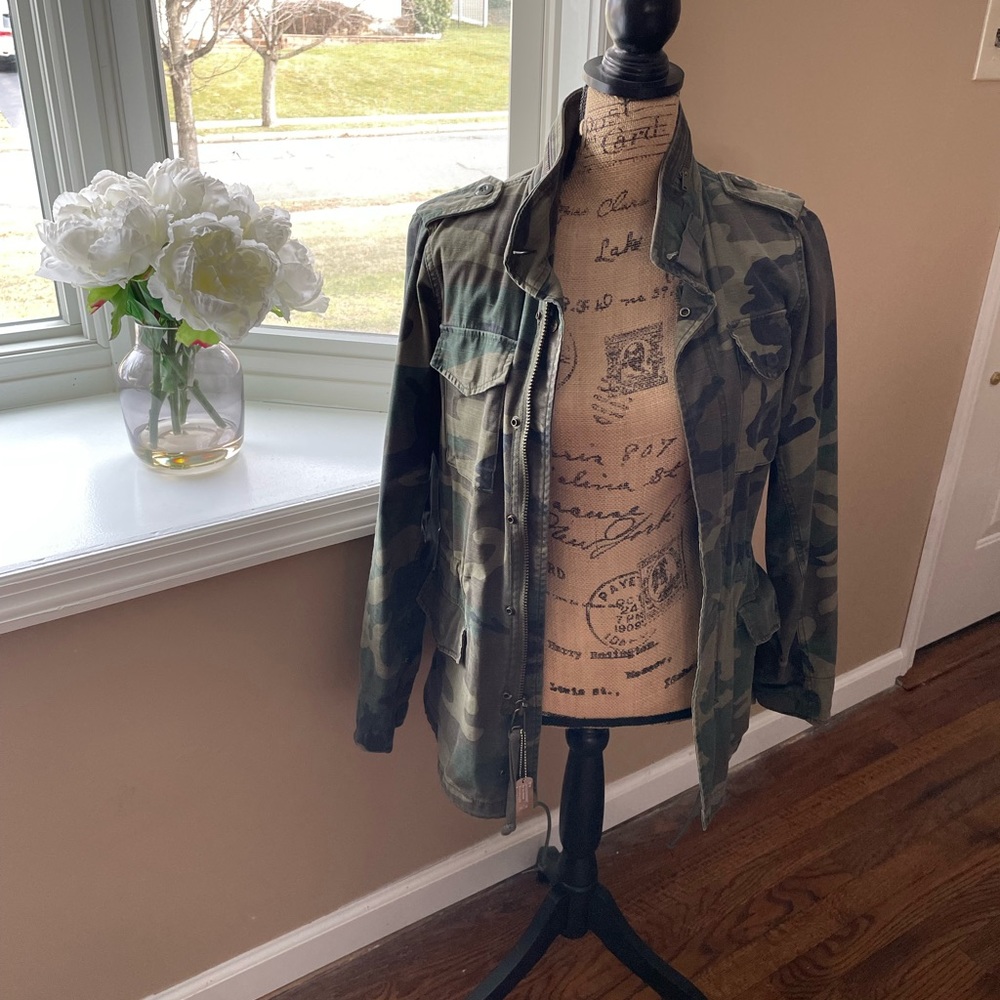 Women’s tailored camo jacket !